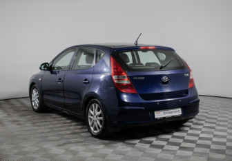 Подержанный автомобиль Hyundai i30 Hatchback 2009 года (7 фото)