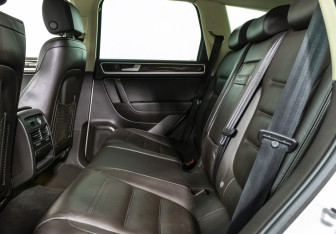 Подержанный автомобиль Volkswagen Touareg 2011 года (15 фото)