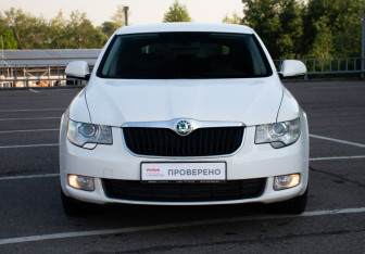 Подержанный автомобиль Skoda Superb Liftback 2012 года (2 фото)