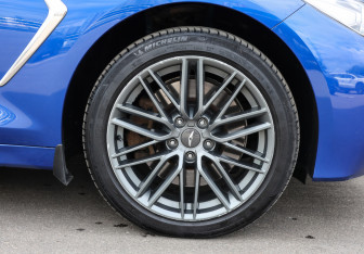 Подержанный автомобиль Genesis G70 2019 года (23 фото)