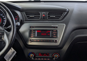 Подержанный автомобиль Kia Rio Hatchback 2017 года (15 фото)