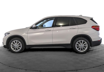 Подержанный автомобиль BMW X1 2019 года (8 фото)