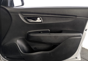 Подержанный автомобиль Kia Rio Hatchback 2021 года (25 фото)