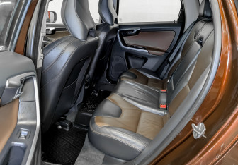 Подержанный автомобиль Volvo XC60 2014 года (12 фото)