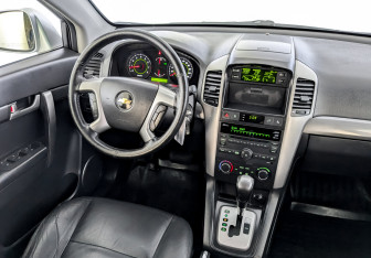 Подержанный автомобиль Chevrolet Captiva 2011 года (29 фото)