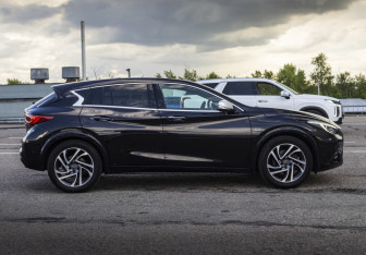Подержанный автомобиль Infiniti Q30 2017 года (4 фото)