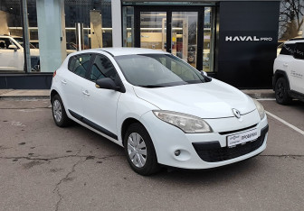 Подержанный автомобиль Renault Megane Hatchback 2012 года (3 фото)