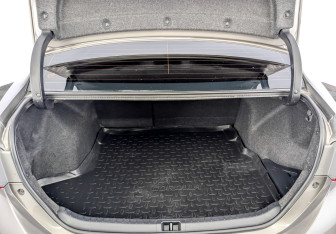 Подержанный автомобиль Toyota Corolla Sedan 2016 года (10 фото)