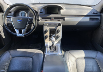 Подержанный автомобиль Volvo XC70 2012 года (11 фото)