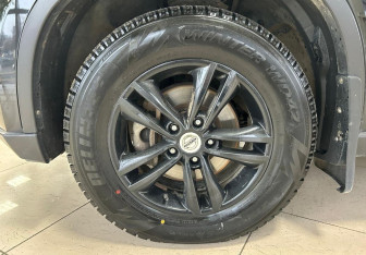 Подержанный автомобиль Nissan X-Trail 2012 года (24 фото)