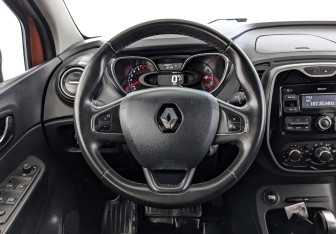 Подержанный автомобиль Renault Kaptur 2017 года (21 фото)