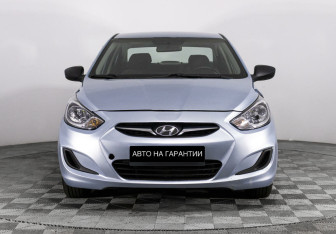 Подержанный автомобиль Hyundai Solaris Sedan 2012 года (2 фото)