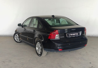 Подержанный автомобиль Volvo S40 2007 года (6 фото)