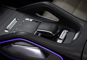 Подержанный автомобиль Mercedes-Benz GLE 2020 года (20 фото)