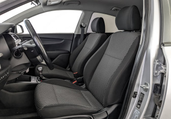 Подержанный автомобиль Kia Rio Sedan 2017 года (20 фото)