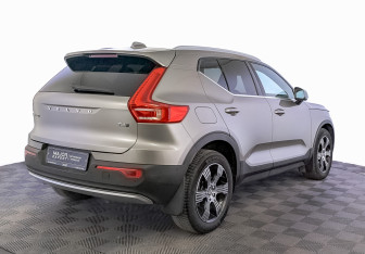 Подержанный автомобиль Volvo XC40 2021 года (5 фото)