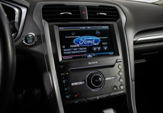 Подержанный автомобиль Ford Mondeo Sedan 2015 года (13 фото)