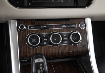 Подержанный автомобиль Land Rover Range Rover Sport 2016 года (18 фото)