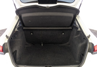 Подержанный автомобиль Skoda Rapid Liftback 2020 года (10 фото)