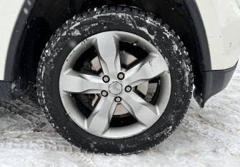 Подержанный автомобиль Jeep Grand Cherokee 2012 года (16 фото)