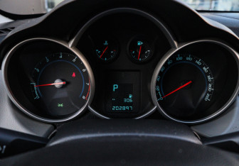 Подержанный автомобиль Chevrolet Cruze Hatchback 2012 года (17 фото)
