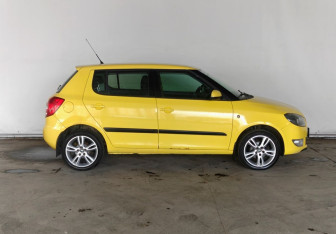 Подержанный автомобиль Skoda Fabia Hatchback 2010 года (8 фото)
