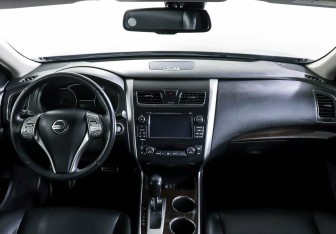 Подержанный автомобиль Nissan Teana 2014 года (10 фото)