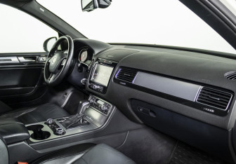 Подержанный автомобиль Volkswagen Touareg 2011 года (9 фото)