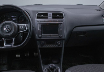 Подержанный автомобиль Volkswagen Polo Sedan 2018 года (14 фото)