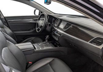 Подержанный автомобиль Hyundai Genesis 2016 года (13 фото)