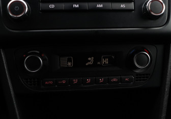 Подержанный автомобиль Volkswagen Polo Sedan 2012 года (9 фото)