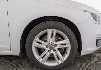 Подержанный автомобиль Volvo S60 2016 года (12 фото)