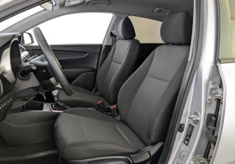 Подержанный автомобиль Kia Rio Hatchback 2022 года (18 фото)