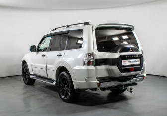 Подержанный автомобиль Mitsubishi Pajero 2020 года (7 фото)