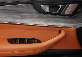 Подержанный автомобиль Chery Tiggo 8 Pro Max 2023 года (18 фото)