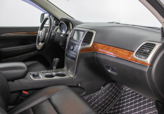 Подержанный автомобиль Jeep Grand Cherokee 2012 года (9 фото)