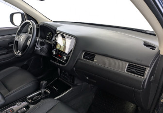 Подержанный автомобиль Mitsubishi Outlander 2020 года (24 фото)
