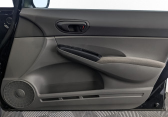 Подержанный автомобиль Honda Civic Sedan 2008 года (24 фото)