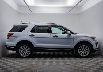 Подержанный автомобиль Ford Explorer 2018 года (4 фото)