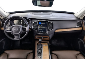 Подержанный автомобиль Volvo XC90 2019 года (14 фото)