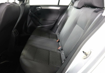 Подержанный автомобиль Volkswagen Golf Hatchback 2009 года (9 фото)