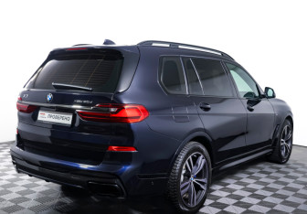 Подержанный автомобиль BMW X7 2021 года (5 фото)