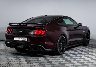 Подержанный автомобиль Ford Mustang Coupe 2017 года (5 фото)