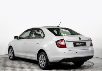 Подержанный автомобиль Skoda Rapid Liftback 2018 года (7 фото)