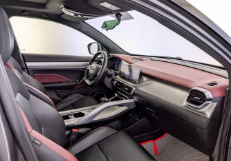 Подержанный автомобиль Geely Coolray 2023 года (11 фото)