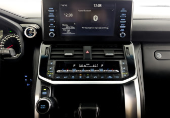 Подержанный автомобиль Toyota Land Cruiser Suv 2021 года (15 фото)