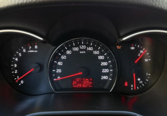 Подержанный автомобиль Kia Sorento 2014 года (12 фото)