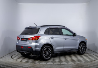 Подержанный автомобиль Mitsubishi ASX 2010 года (5 фото)