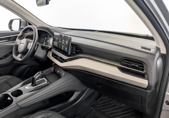 Подержанный автомобиль Haval F7 2023 года (11 фото)