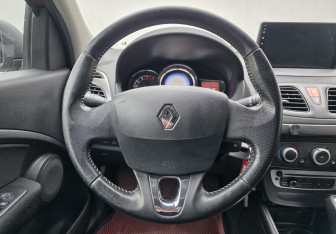 Подержанный автомобиль Renault Megane Hatchback 2014 года (12 фото)